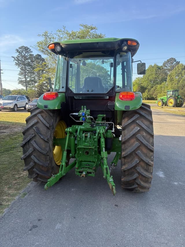 Image of John Deere 6105E equipment image 4