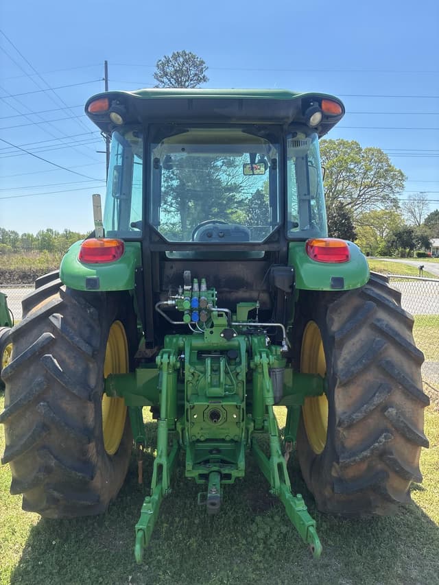Image of John Deere 6105E equipment image 4