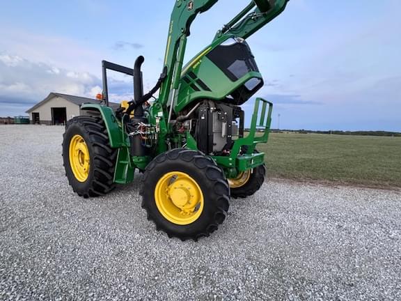 Image of John Deere 6105E equipment image 3