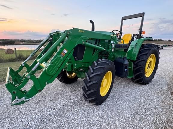 Image of John Deere 6105E equipment image 1