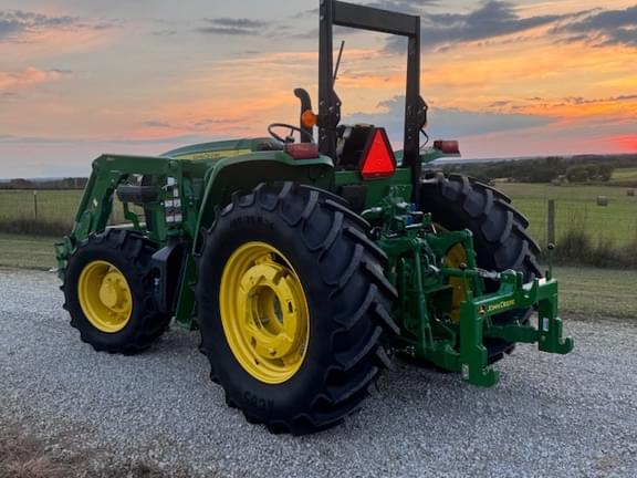 Image of John Deere 6105E equipment image 4