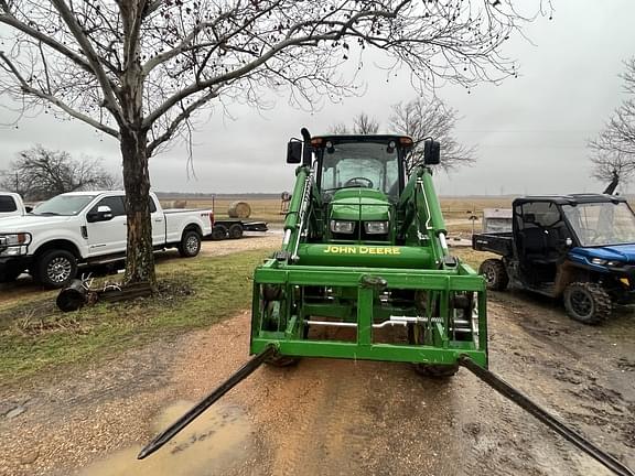 Image of John Deere 6105E equipment image 3