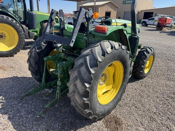 Image of John Deere 6105E equipment image 3