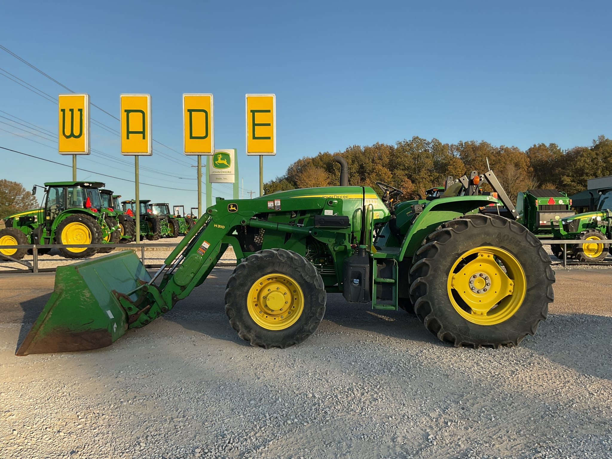 2020 John Deere 6105E Equipment Image0