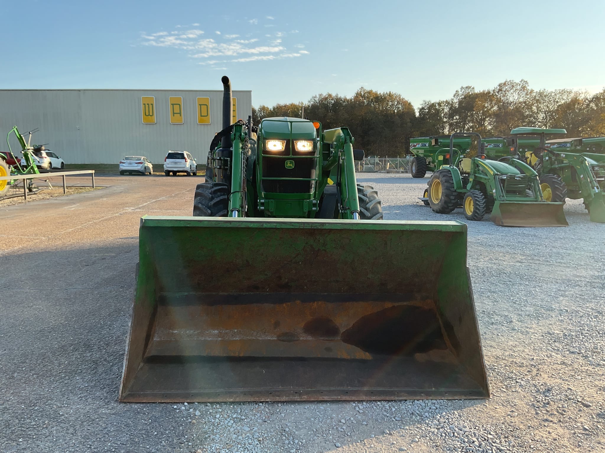 2020 John Deere 6105E Equipment Image0