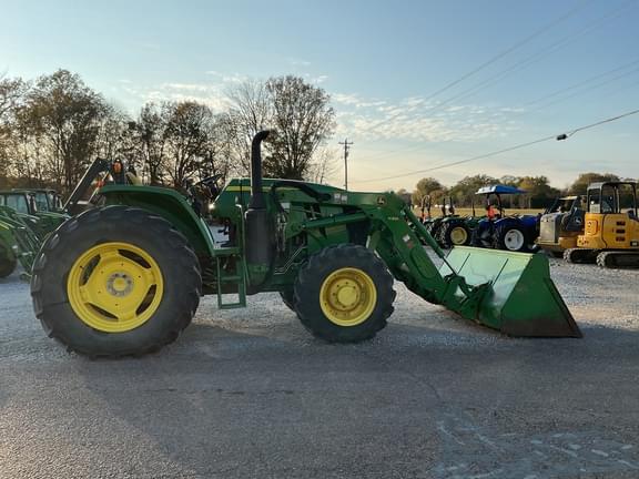 Image of John Deere 6105E equipment image 4