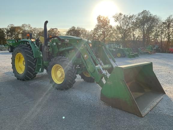 Image of John Deere 6105E equipment image 3