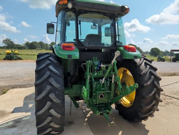 Image of John Deere 6105E equipment image 4