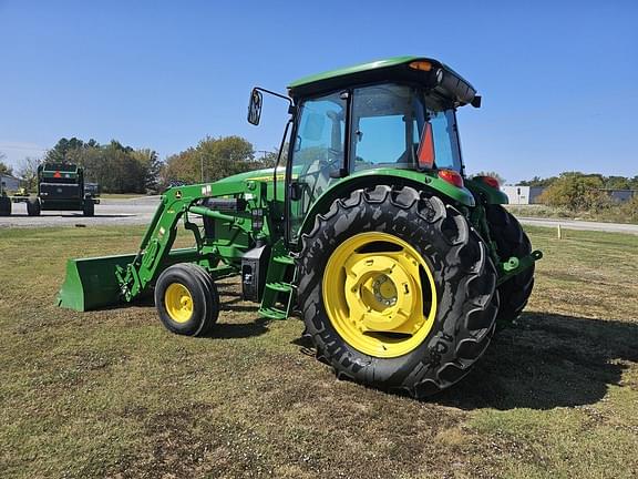 Image of John Deere 6105E equipment image 3