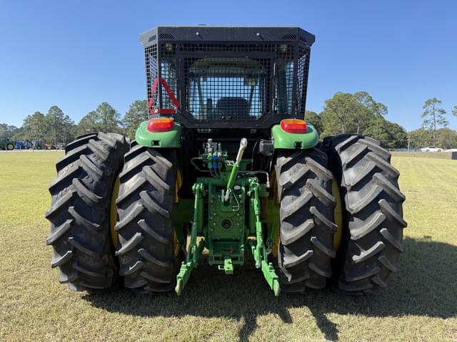 Image of John Deere 6105E equipment image 3
