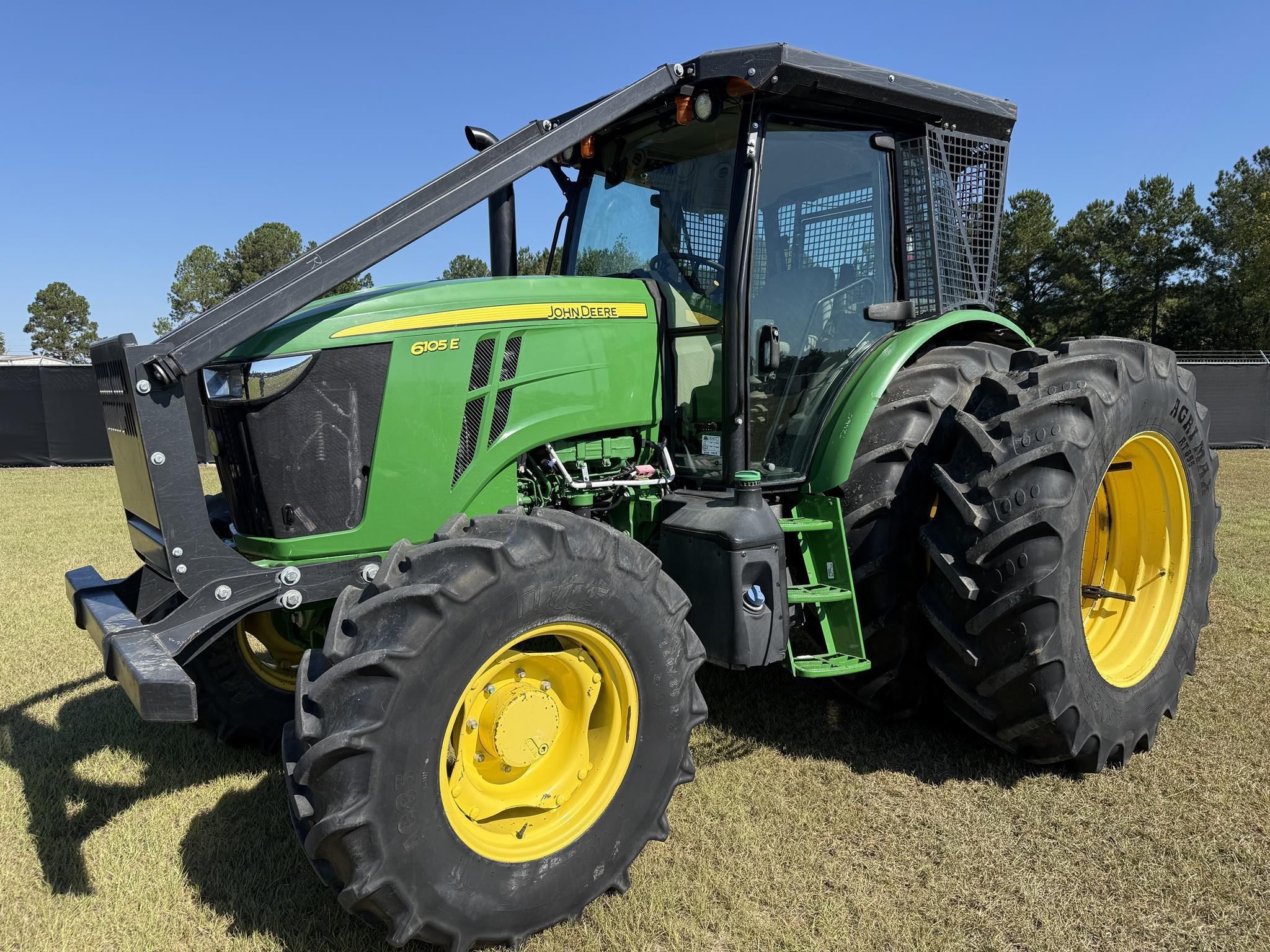 2020 John Deere 6105E Image