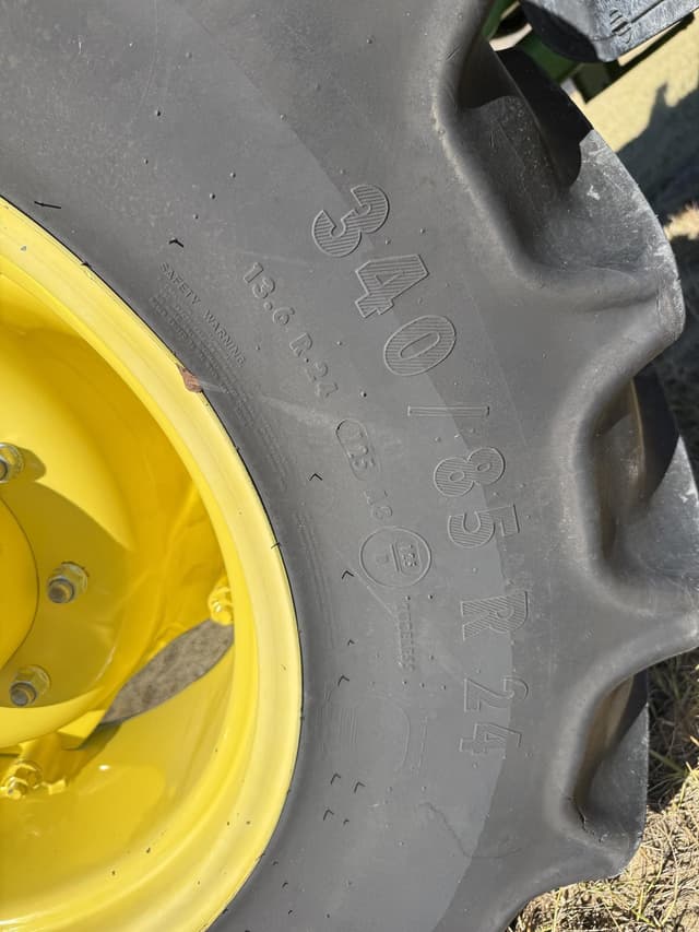 Image of John Deere 6105E equipment image 4