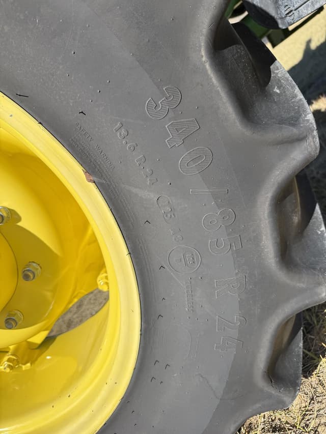 Image of John Deere 6105E equipment image 4