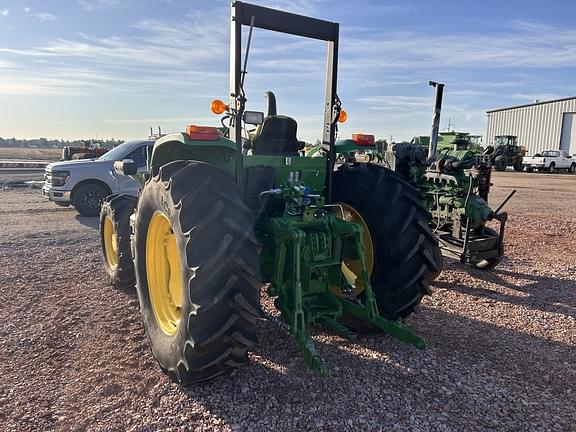 Image of John Deere 6105E equipment image 4