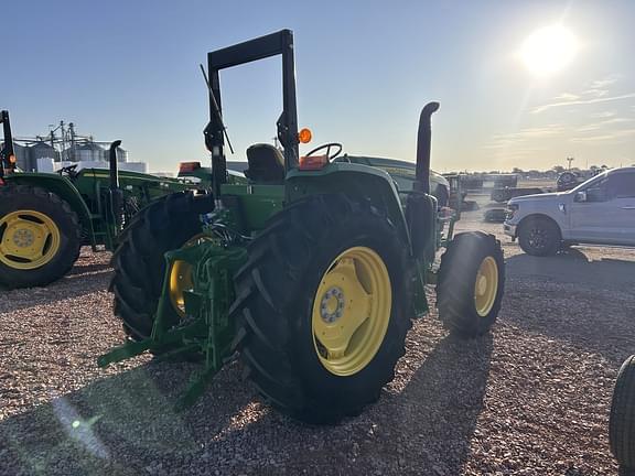 Image of John Deere 6105E equipment image 3
