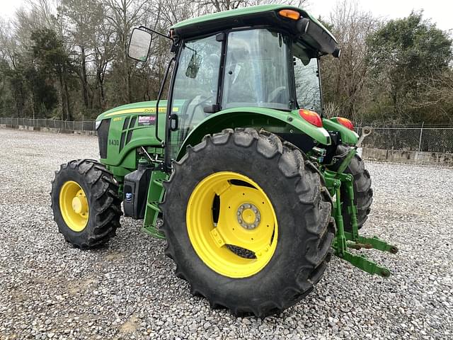 Image of John Deere 6105E equipment image 1