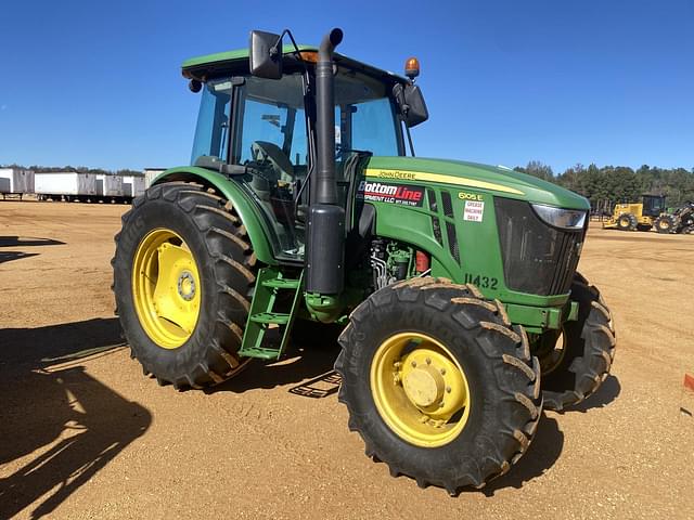 Image of John Deere 6105E equipment image 3