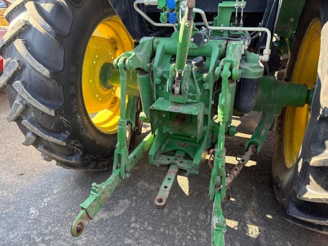 Image of John Deere 6105E equipment image 4