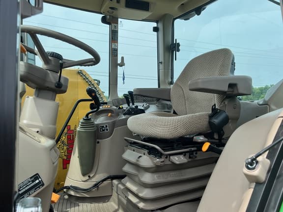 Image of John Deere 6110M equipment image 4