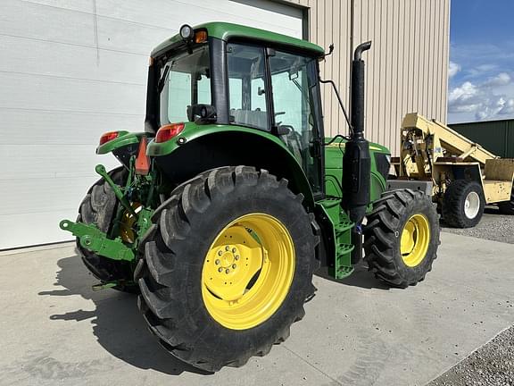 Image of John Deere 6110M equipment image 4