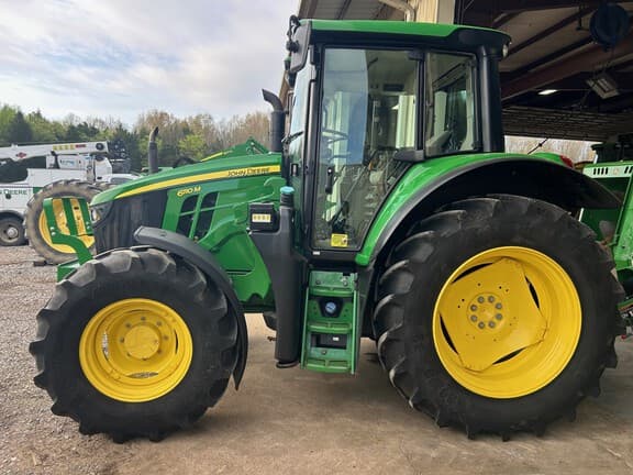 Image of John Deere 6110M equipment image 4