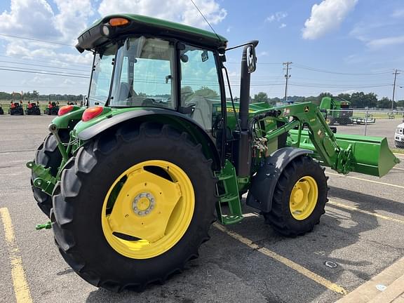 Image of John Deere 6120E equipment image 4