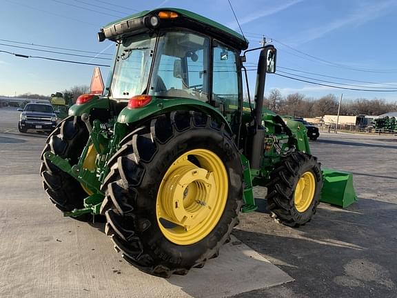 Image of John Deere 6120E equipment image 4