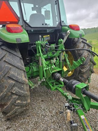 Image of John Deere 6120E equipment image 3