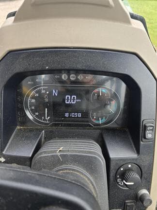 Image of John Deere 6120E equipment image 4