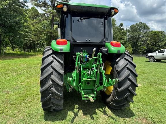 Image of John Deere 6120E equipment image 4