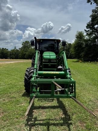Image of John Deere 6120E equipment image 2