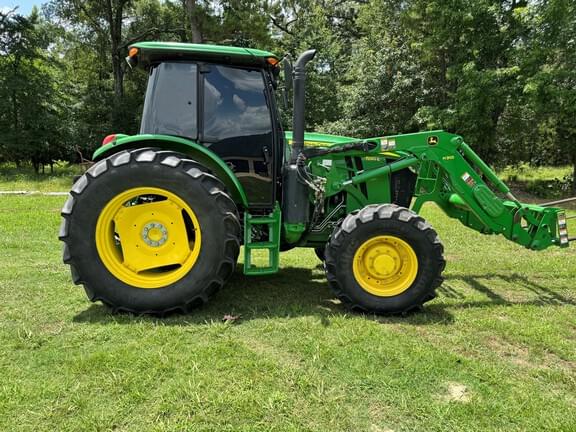 Image of John Deere 6120E equipment image 3