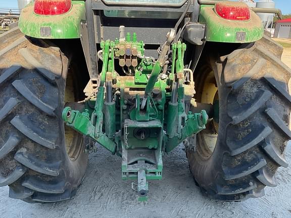 Image of John Deere 6120E equipment image 4