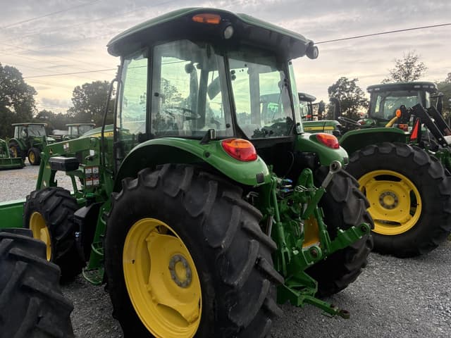 Image of John Deere 6120E equipment image 4