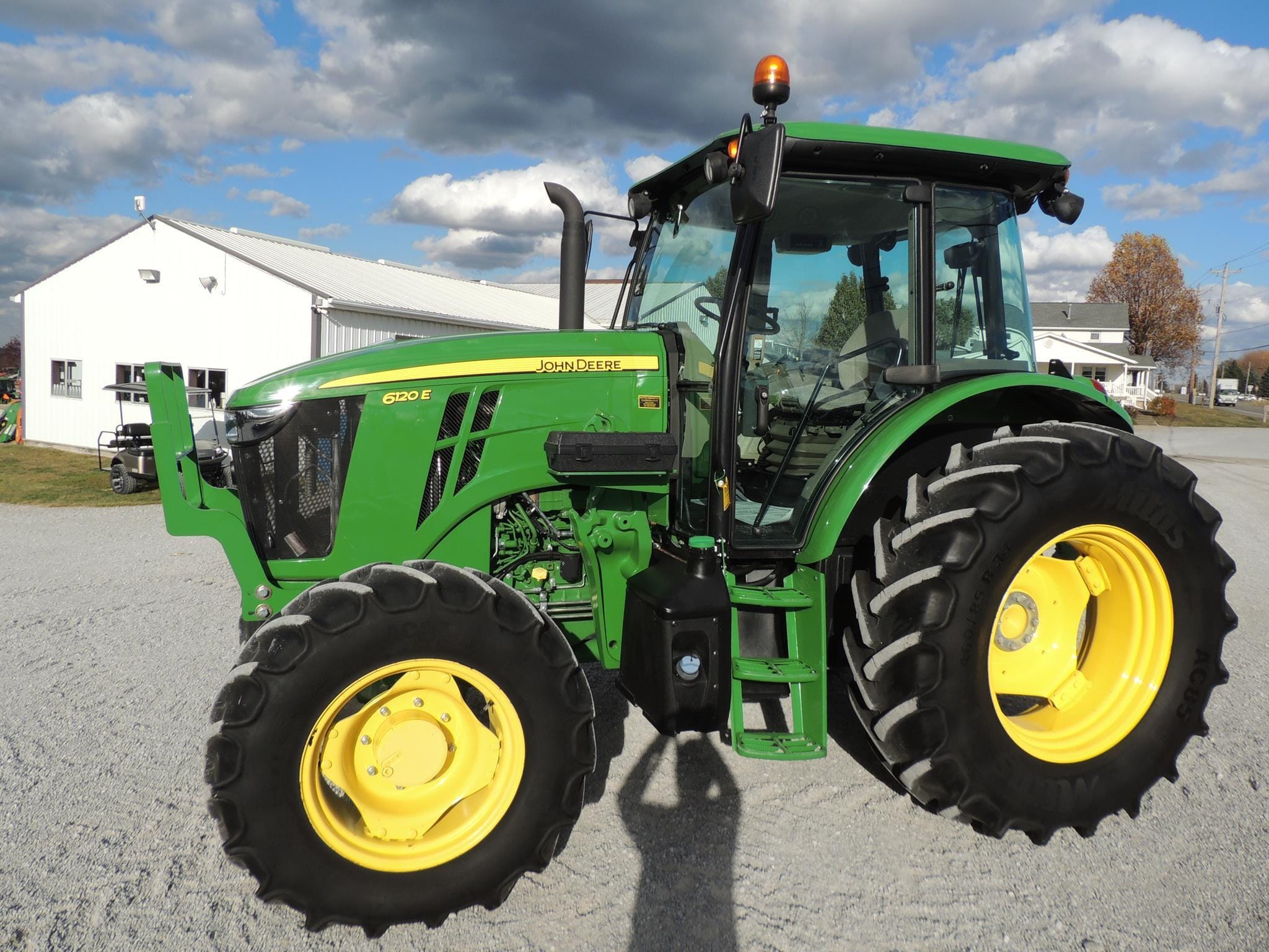 2020 John Deere 6120E Equipment Image0