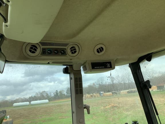 Image of John Deere 6120E equipment image 4