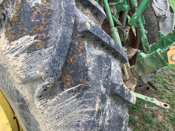 Image of John Deere 6120E equipment image 4