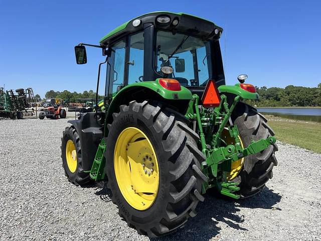 Image of John Deere 6120M equipment image 2