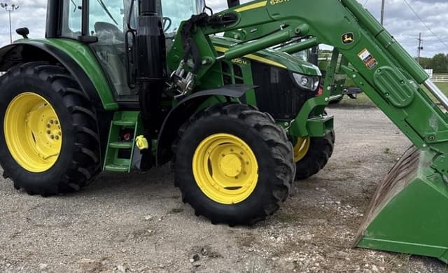 Image of John Deere 6120M equipment image 1