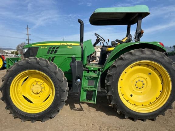Image of John Deere 6120M equipment image 1