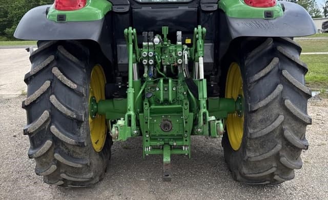 Image of John Deere 6120M equipment image 2