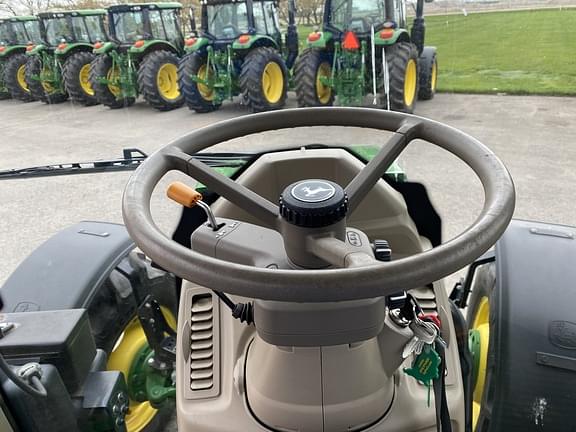 Image of John Deere 6120M equipment image 4