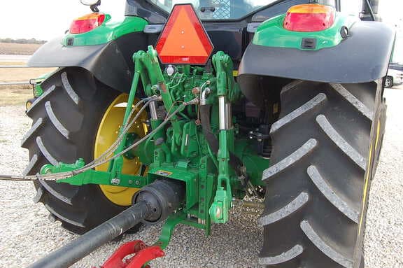 Image of John Deere 6120M equipment image 4