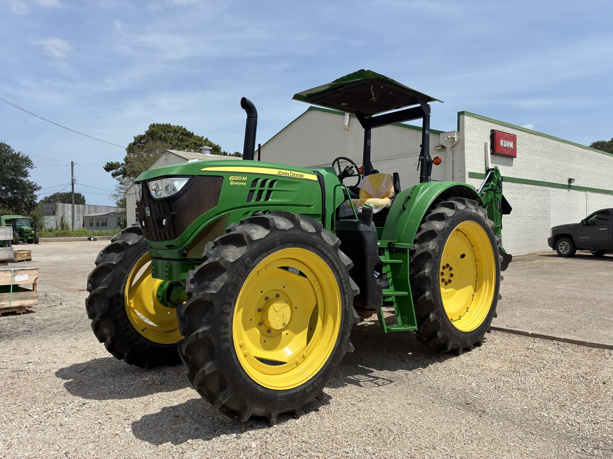 2020 John Deere 6120M Equipment Image0