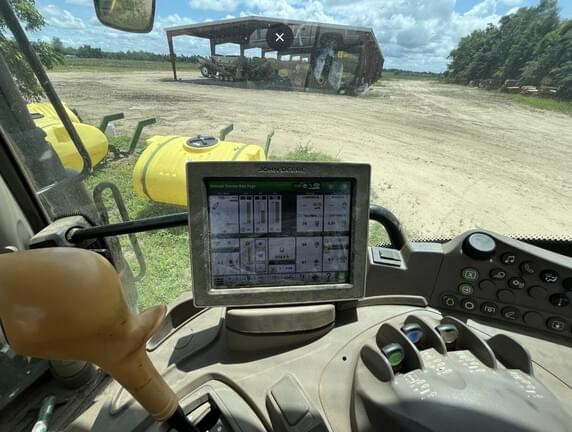 Image of John Deere 6120R equipment image 3
