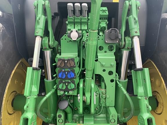 Image of John Deere 6130R equipment image 4
