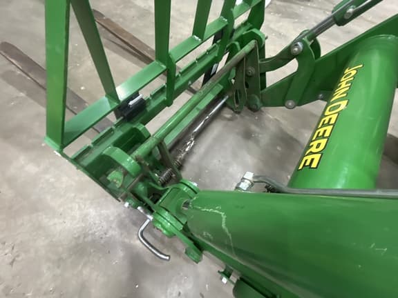 Image of John Deere 6135E equipment image 3