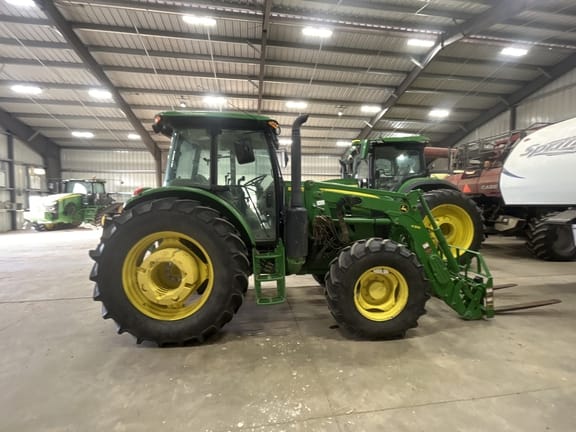 2020 John Deere 6135E Equipment Image0
