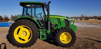 Main image John Deere 6135E