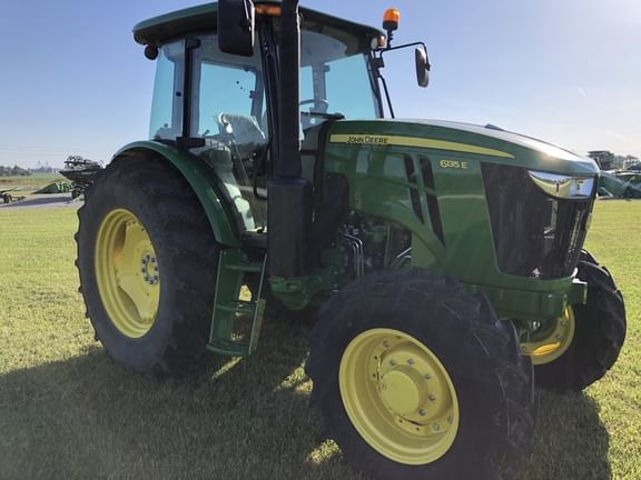 Main image John Deere 6135E